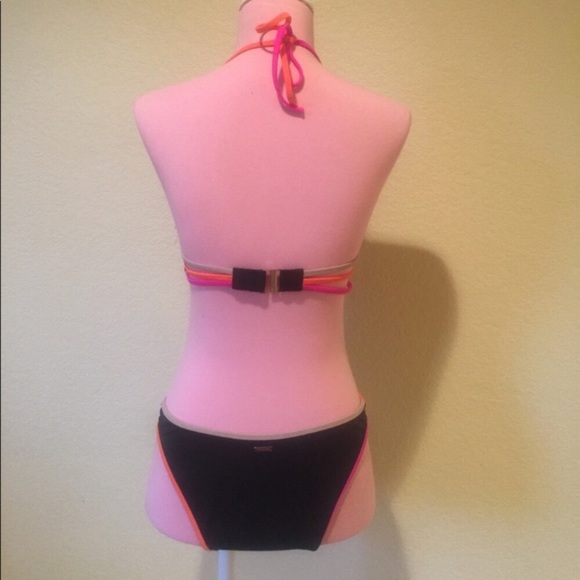 ๐ Sexy VS Crisscross Colorblock Open Sides Cutout Style One Piece - Picture 4 of 4